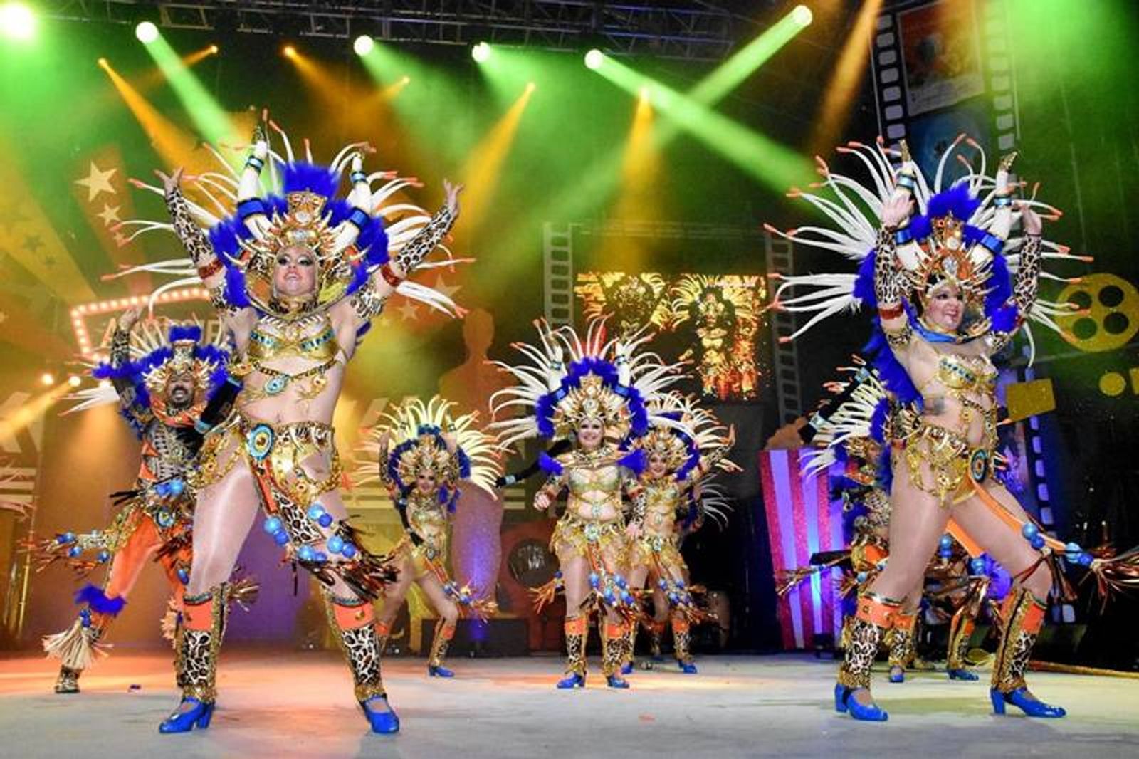Verbena y presentación de comparsas para dar la bienvenida al Carnaval en Uga