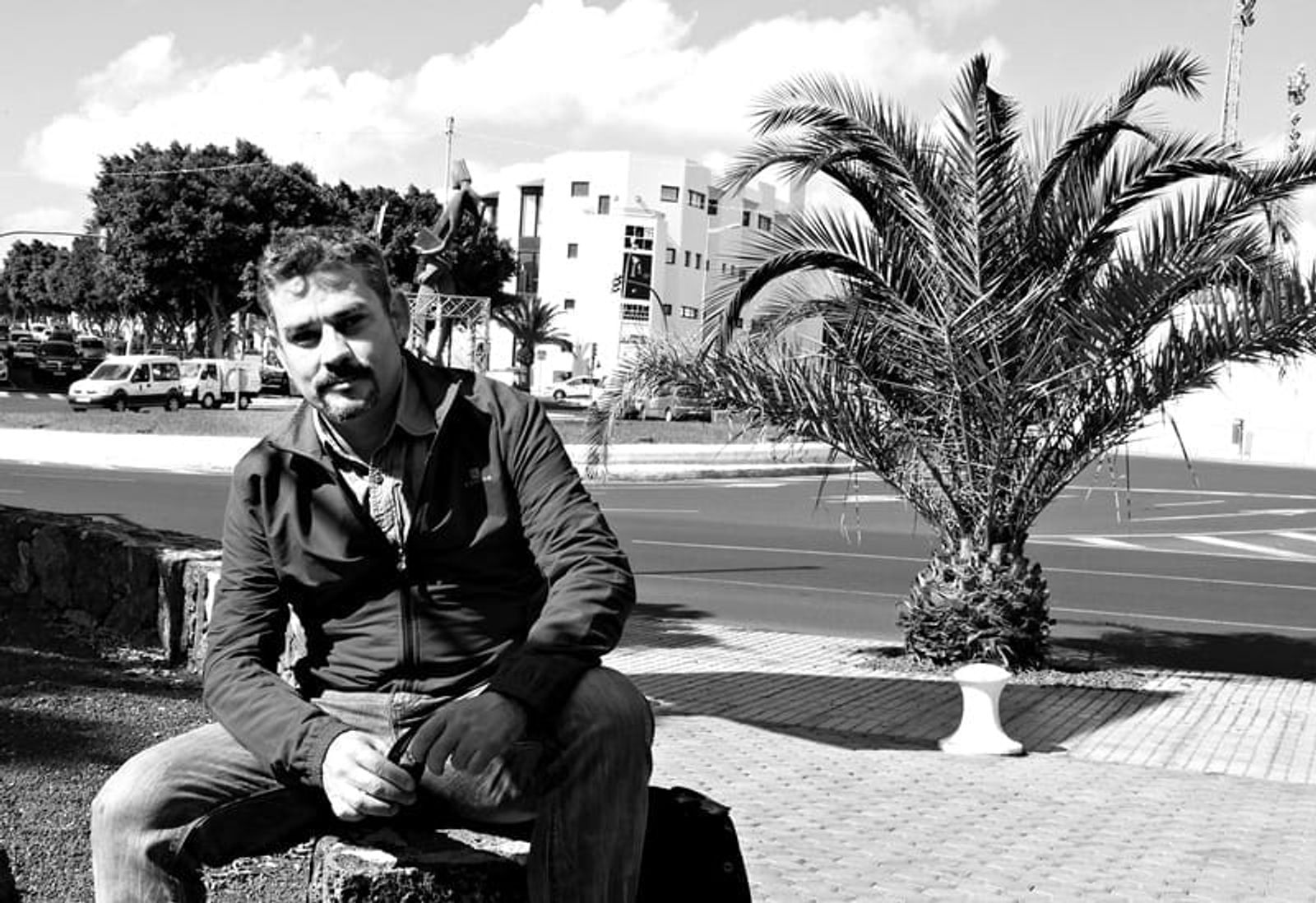 Antonio García Orellana presenta su obra ‘Pestañas fucsias’ en Haría