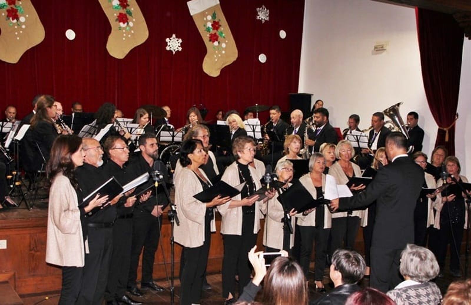 La Banda Municipal y la Agrupación Vocal ofrecieron el tradicional concierto navideño en Yaiza