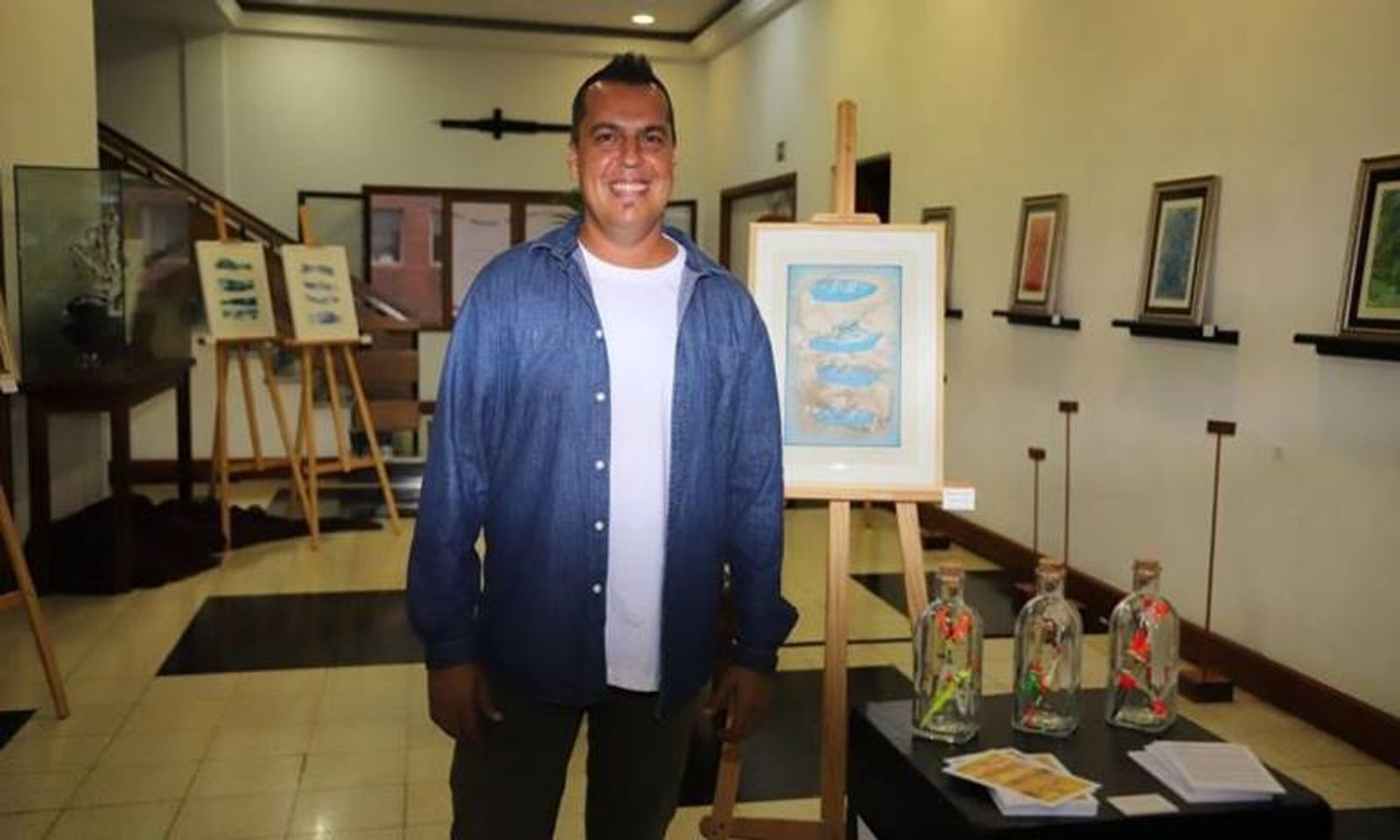 Se inaugura la exposición ‘Arrecife de mar’ de David García en la Sociedad Democracia