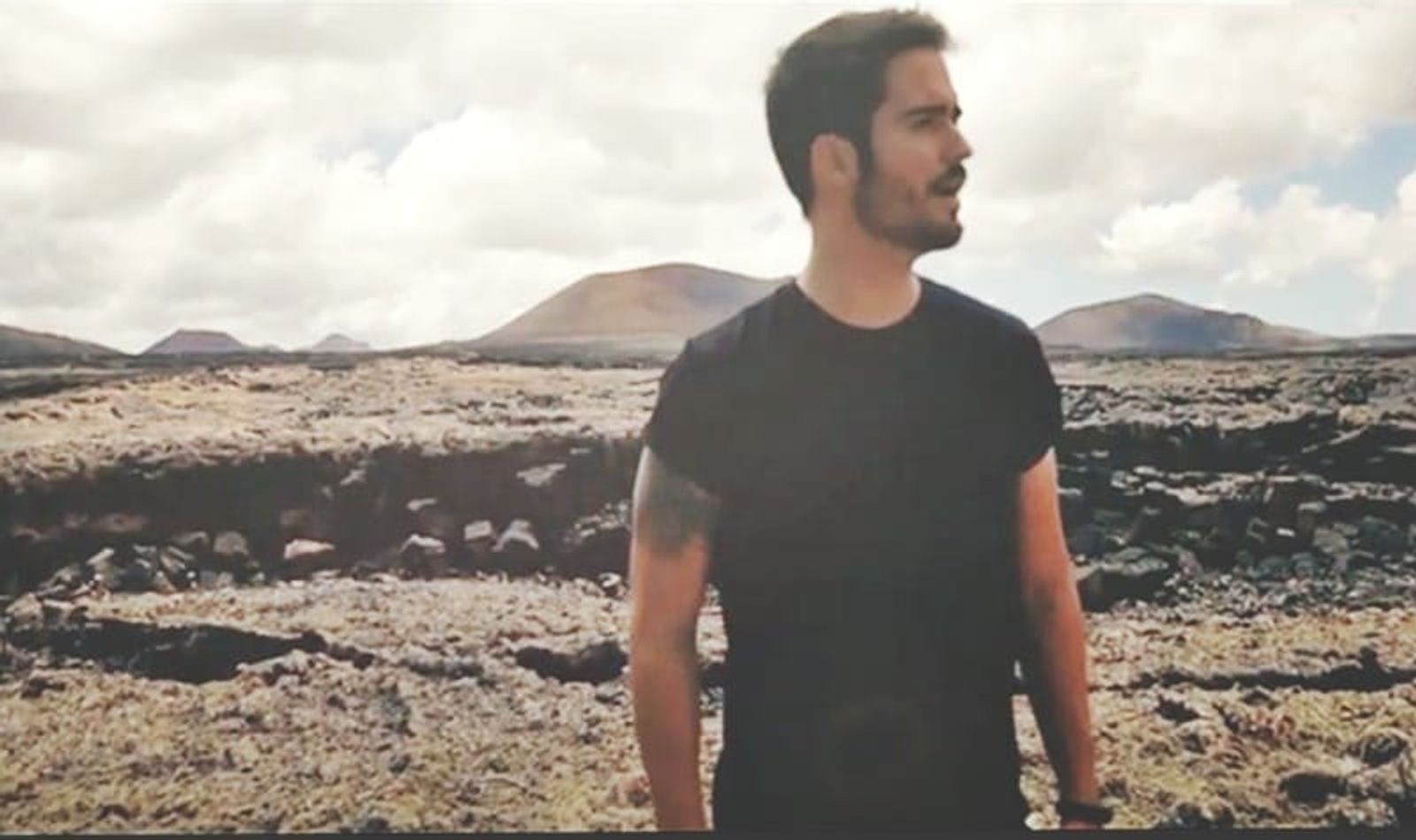 El músico Israel Curbelo lanza el videoclip de su canción ‘No es el final’