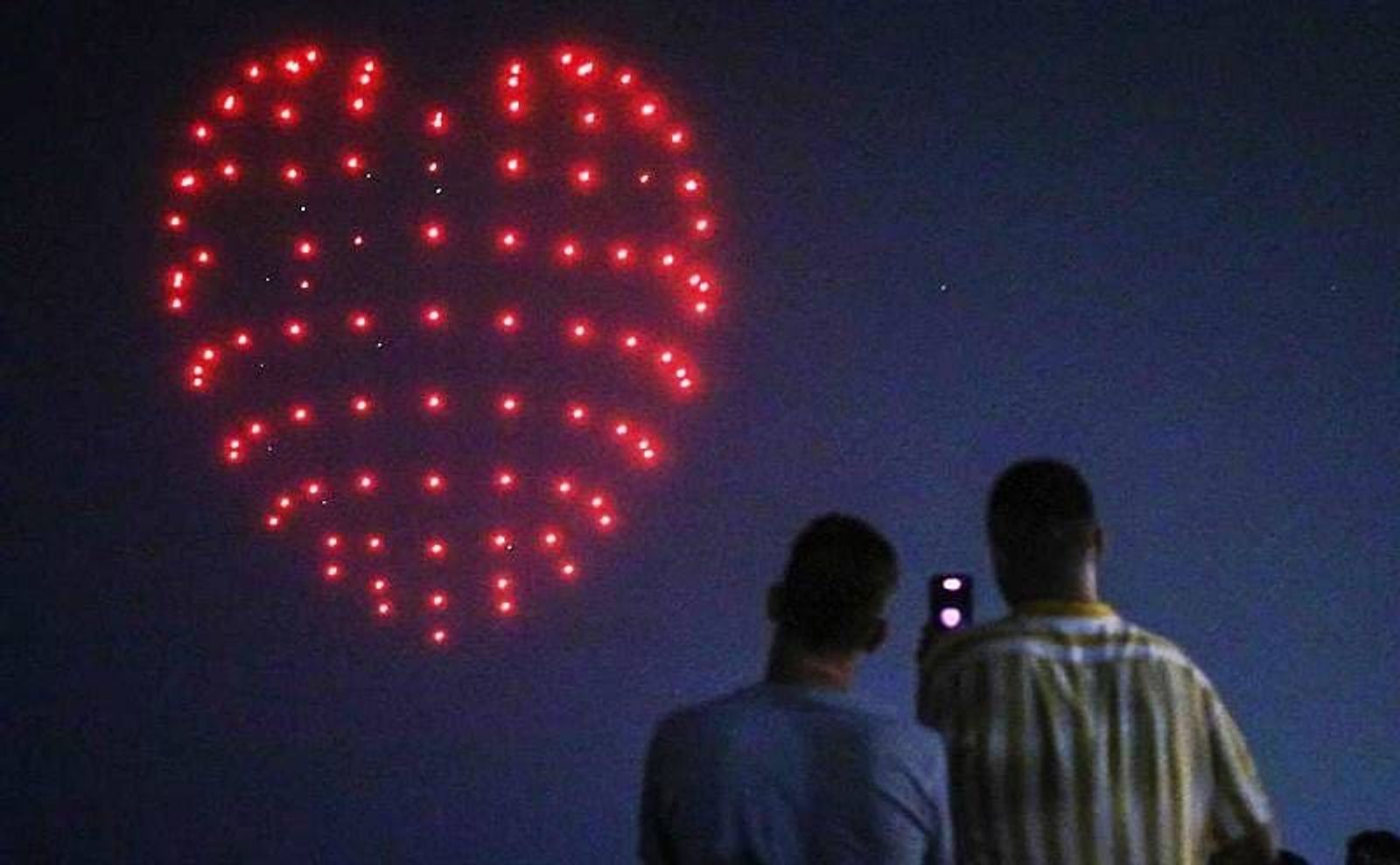 Espectáculo lúminico con drones para celebrar el Día de Navidad