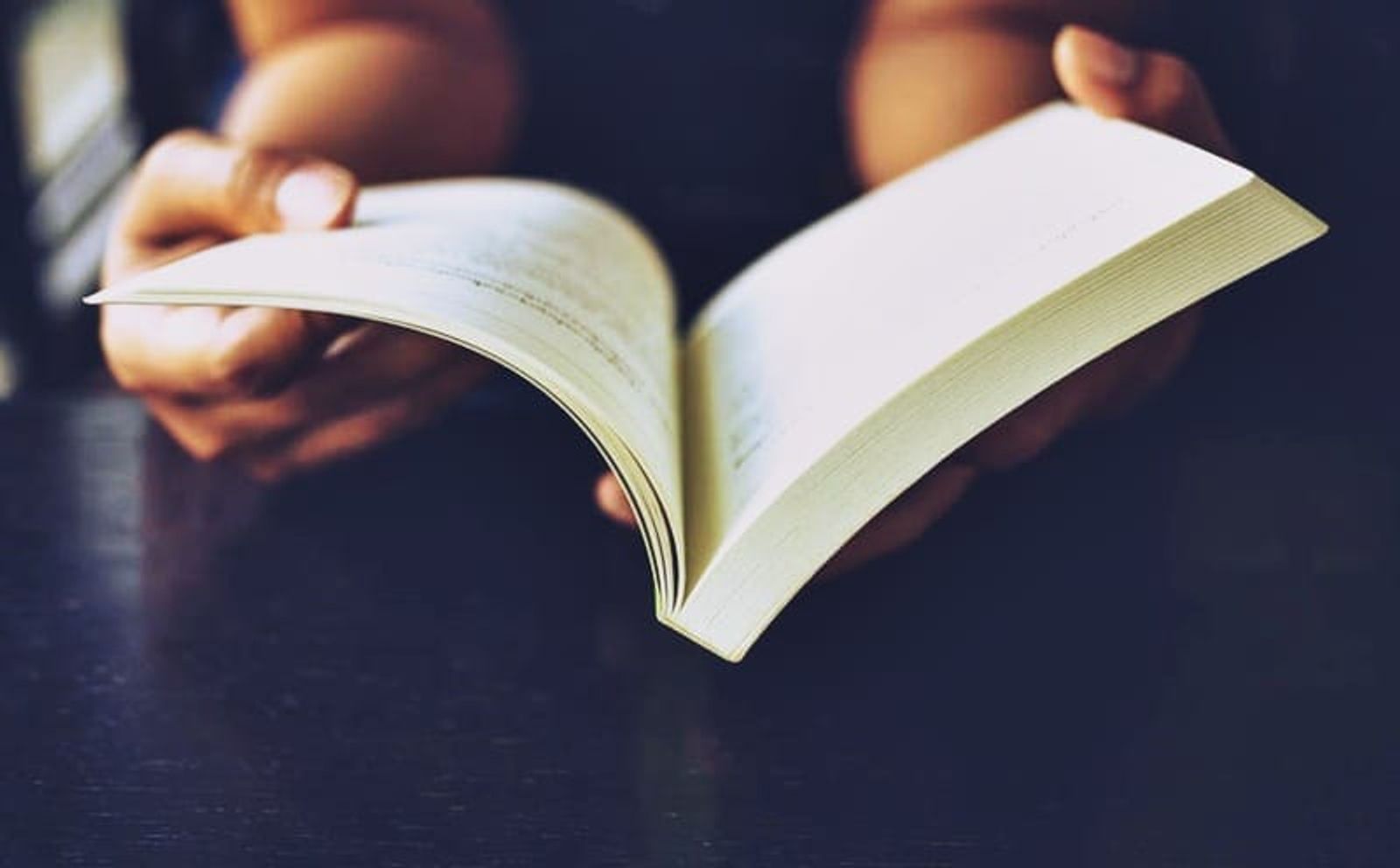 Un estudio estima que los españoles han aumentado casi media hora el tiempo medio de lectura