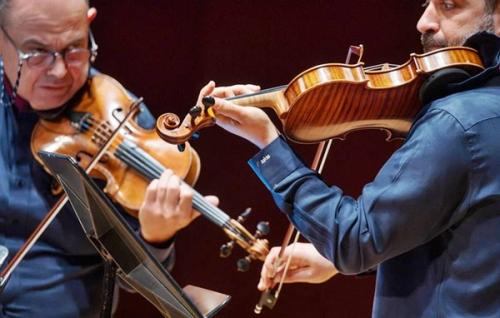 Dos violines y una voz narrada se unen en una nueva cita del ciclo Conciertos de Proximidad