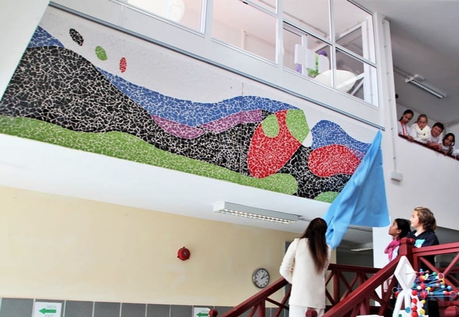 Los alumnos de Playa Blanca crean un mural en honor a Manrique