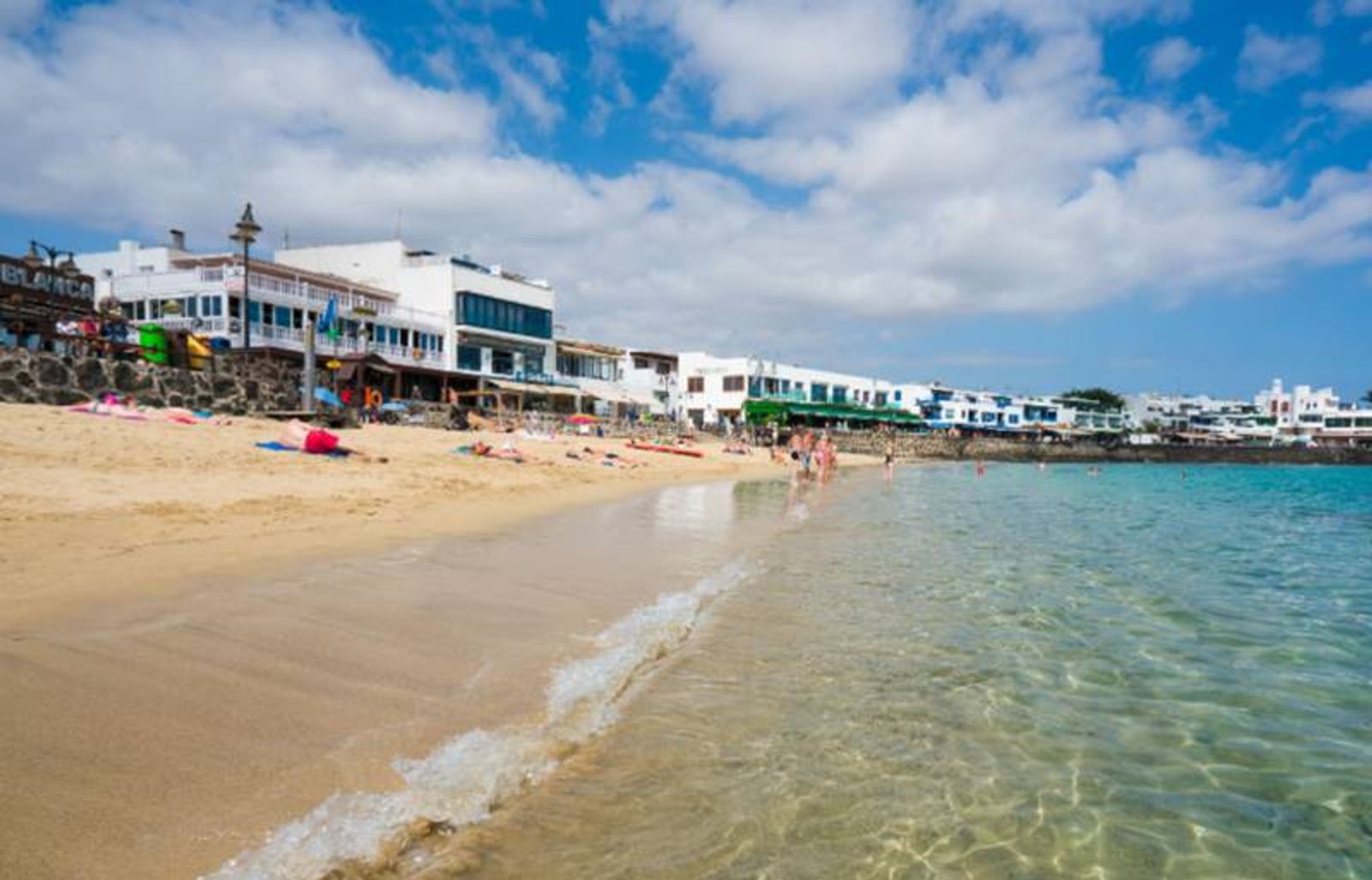 Jornada de yoga y literatura para toda la familia en Playa Blanca