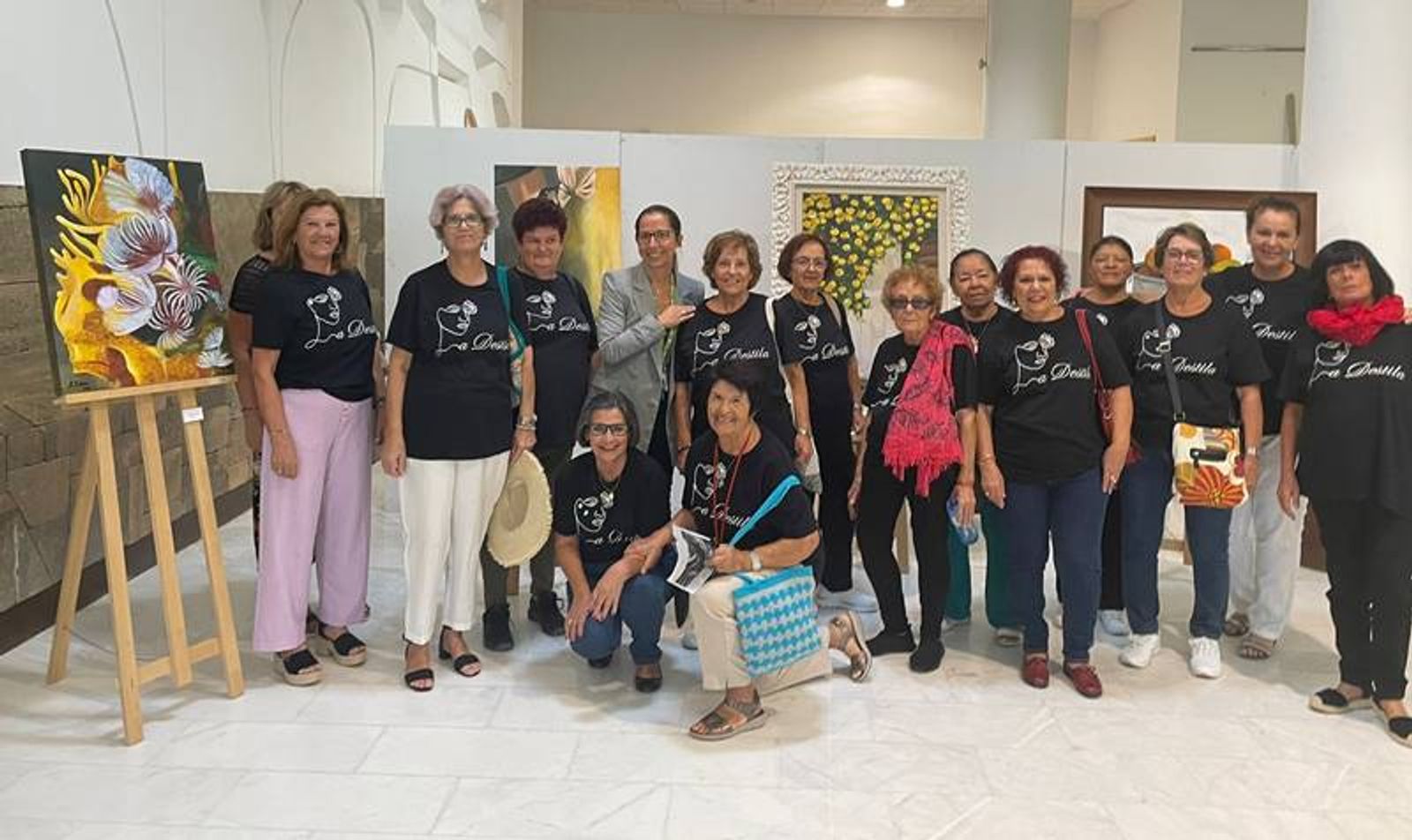 El Aeropuerto César Manrique-Lanzarote acoge la exposición ‘Mujeres: Retazos de una vida’