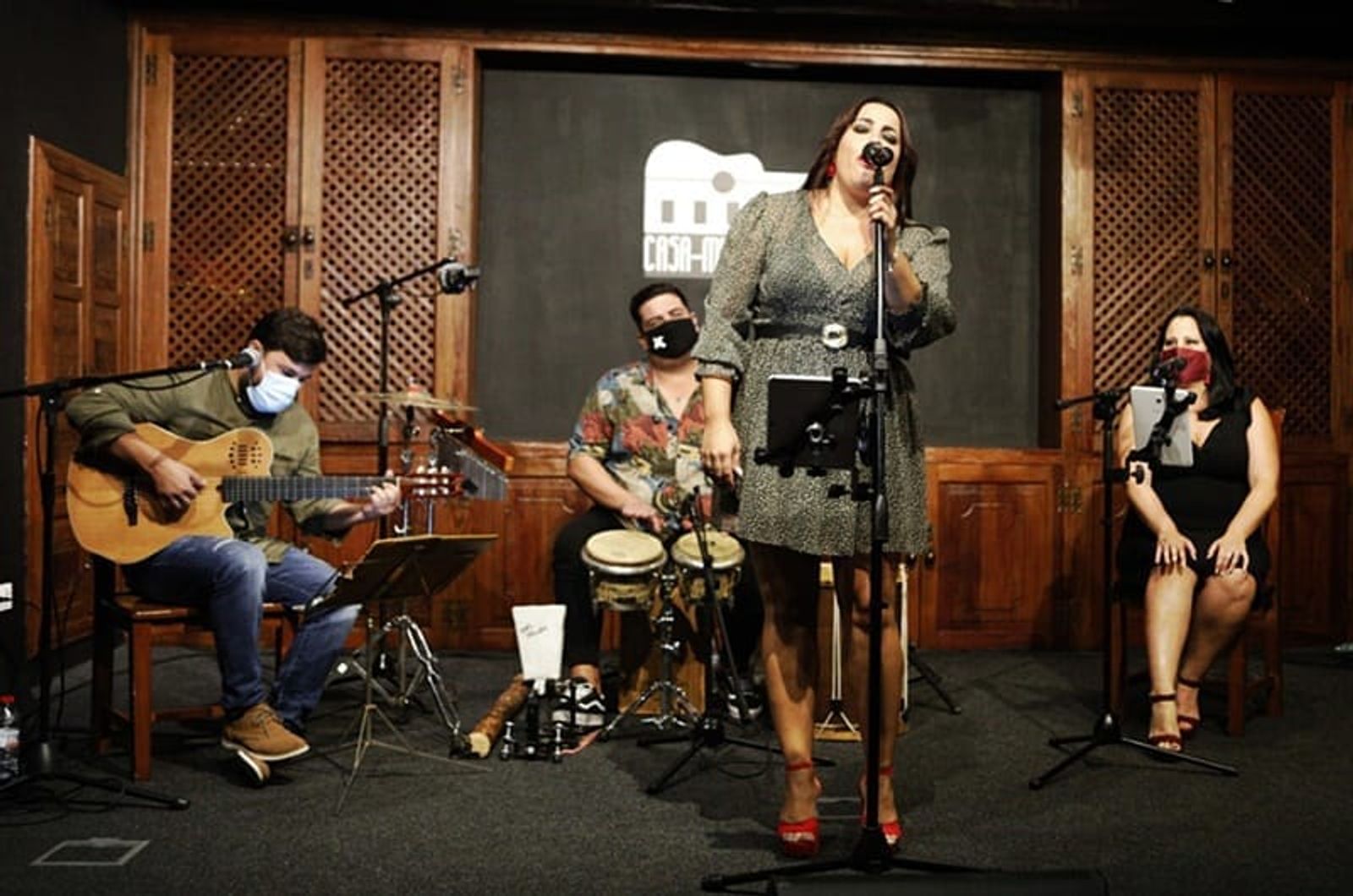 Almudena Hernández abrió en Teguise un nuevo ciclo de conciertos con público