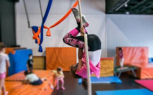 Acrobacias, aéreos y malabares regresan con la Escuela Municipal de Circo de Haría