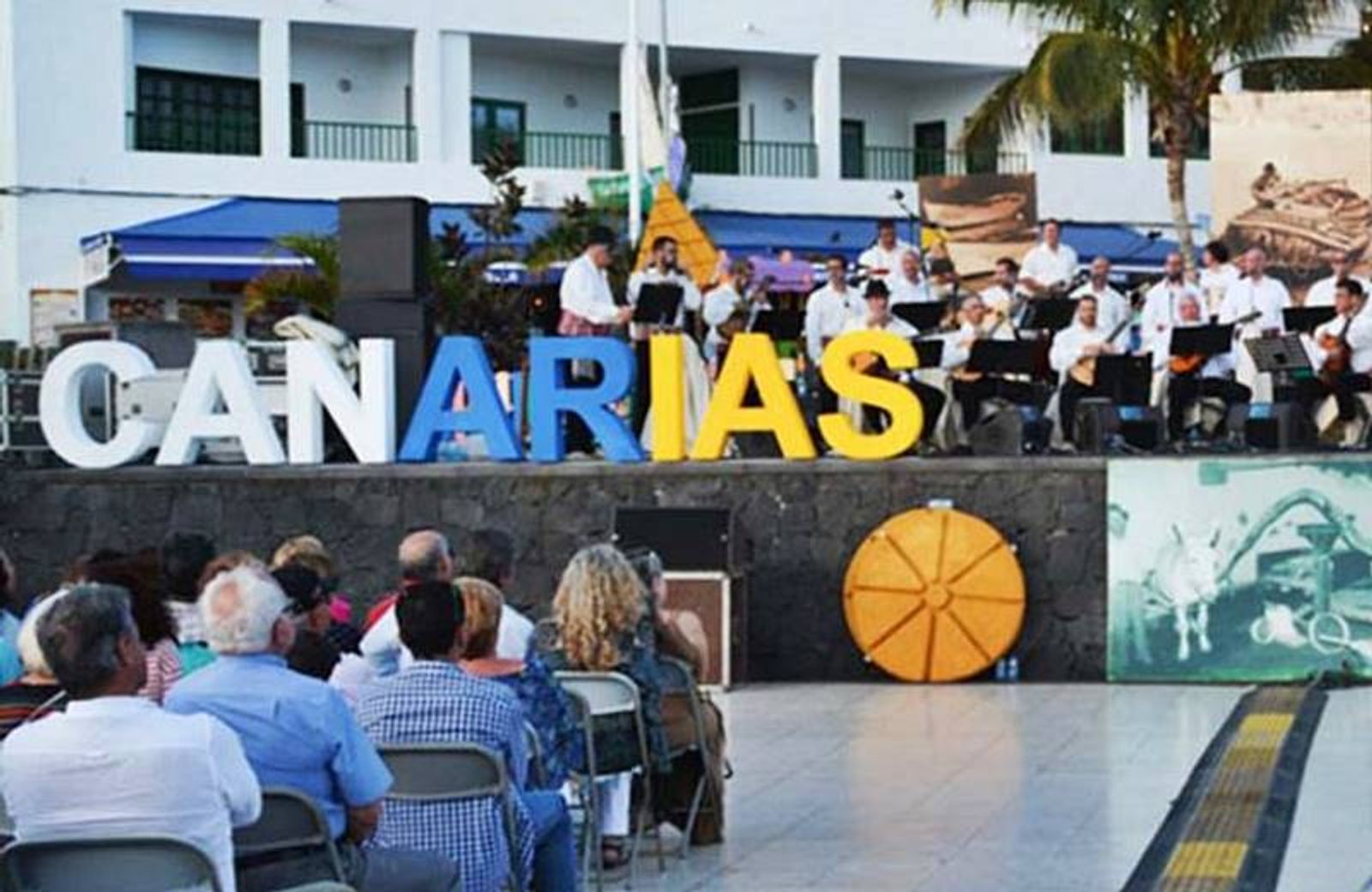 Tías celebra el Día de Canarias con folclore, talleres infantiles y mucha música