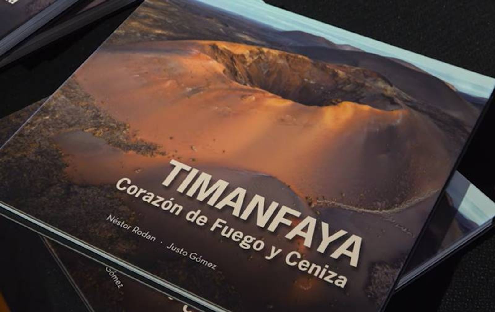 Presentado el libro ‘Corazón de fuego y ceniza’ para conmemorar los 50 años del Parque Nacional de Timanfaya