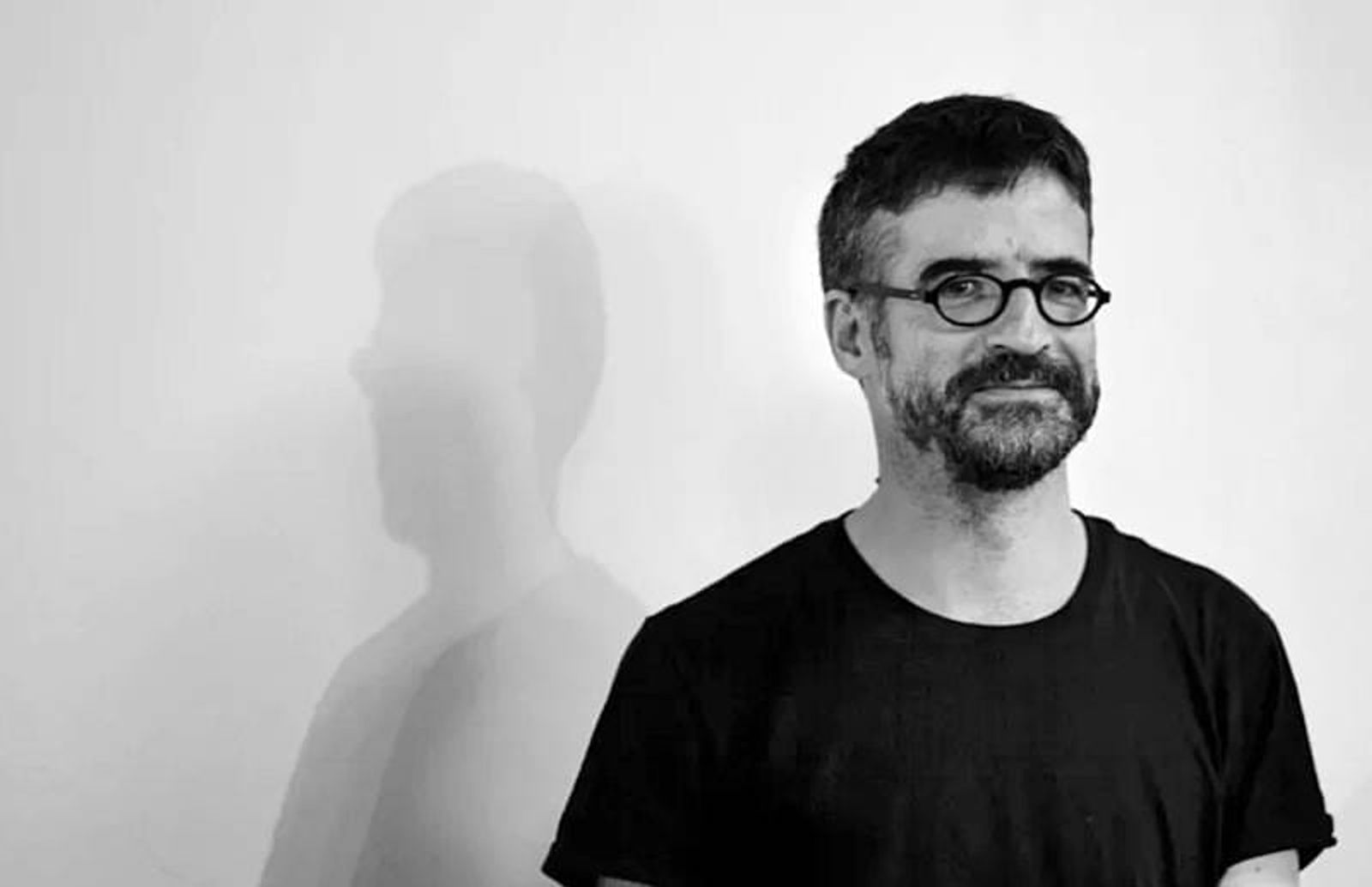 El historiador Jaime Vindel imparte este jueves la conferencia ‘Paisaje-petróleo: una historia (anti)fascista del progreso y el crimen’,