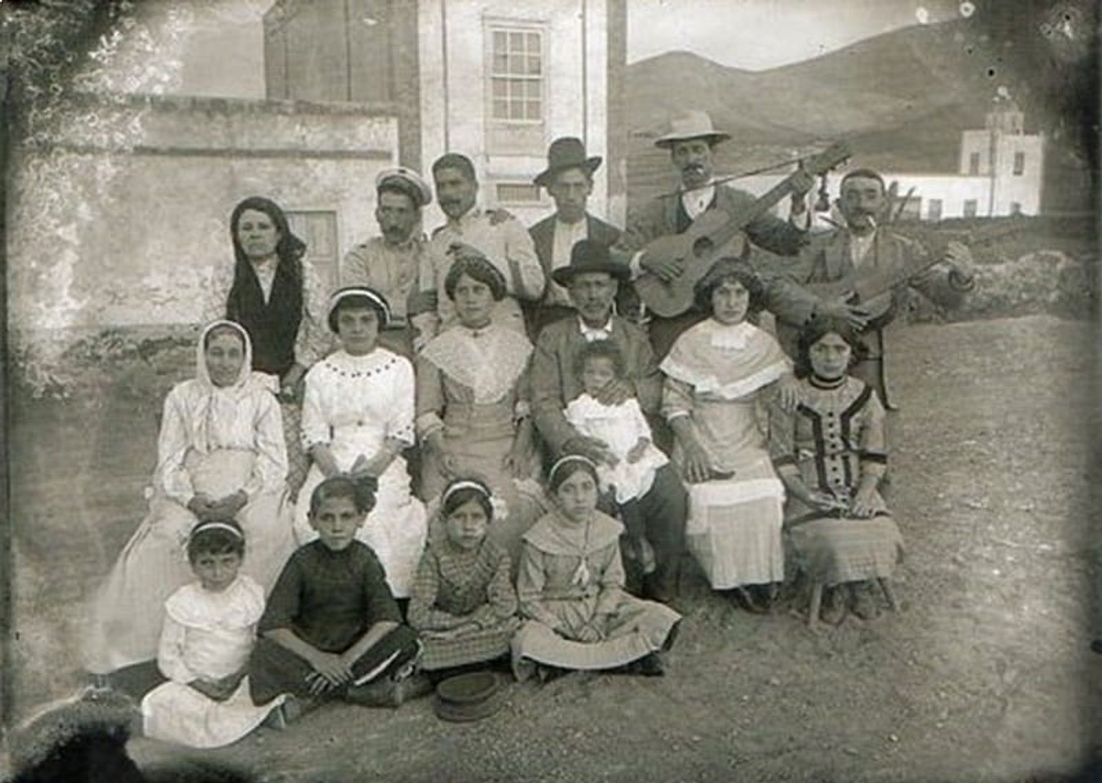Se buscan imágenes para la exposición al aire libre ‘Mujeres que hicieron la historia de Tinajo’.