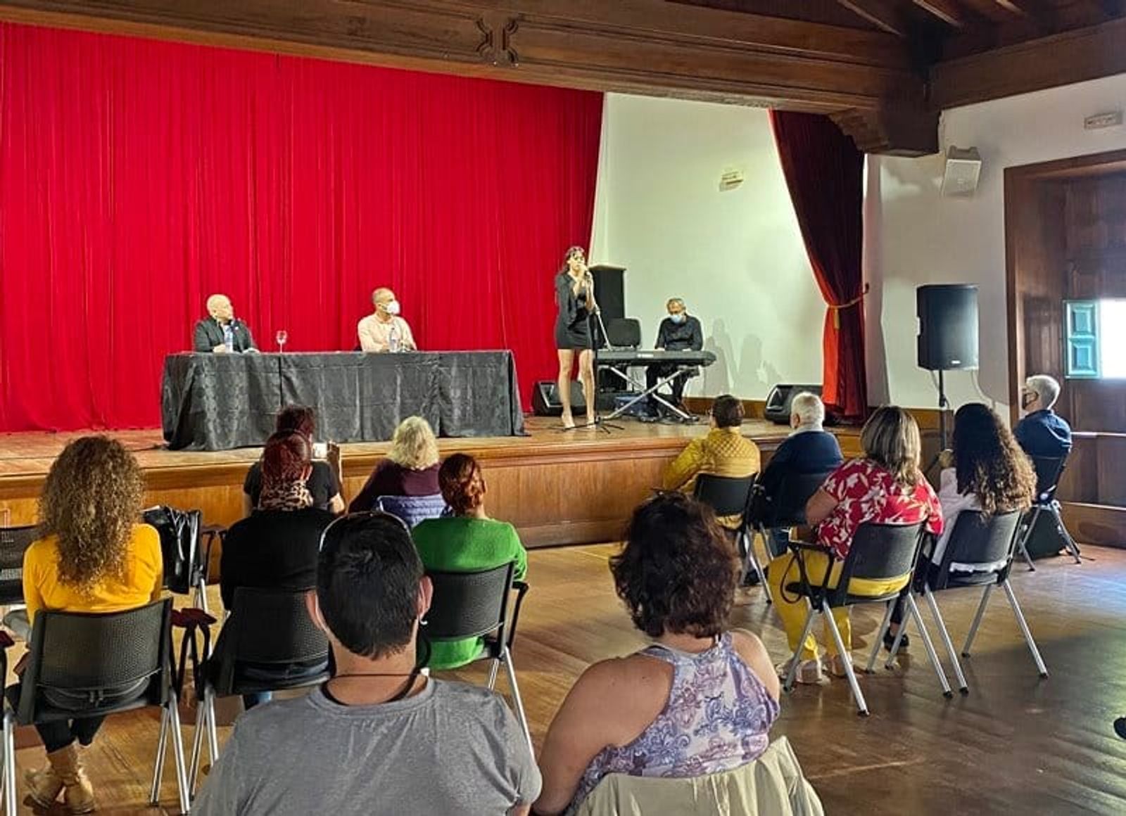 Carlos Almaguer presentó en Yaiza su novela ‘A la sombra del palo en Cuba’
