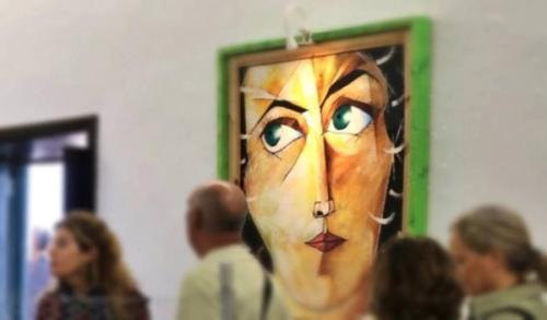 Yaiza invita a recorrer la exposición inmersiva ‘Inefable’