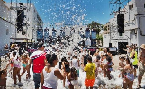 La Fiesta de la Cerveza y la Espuma protagoniza el domingo grande de las Fiestas del Carmen de Valterra