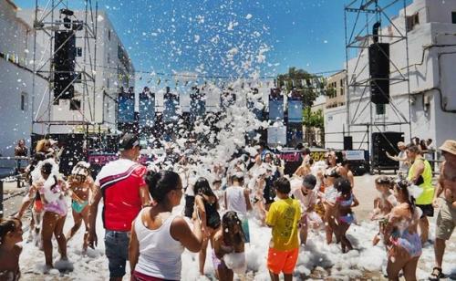 La Fiesta de la Cerveza y la Espuma protagoniza el domingo grande de las Fiestas del Carmen de Valterra