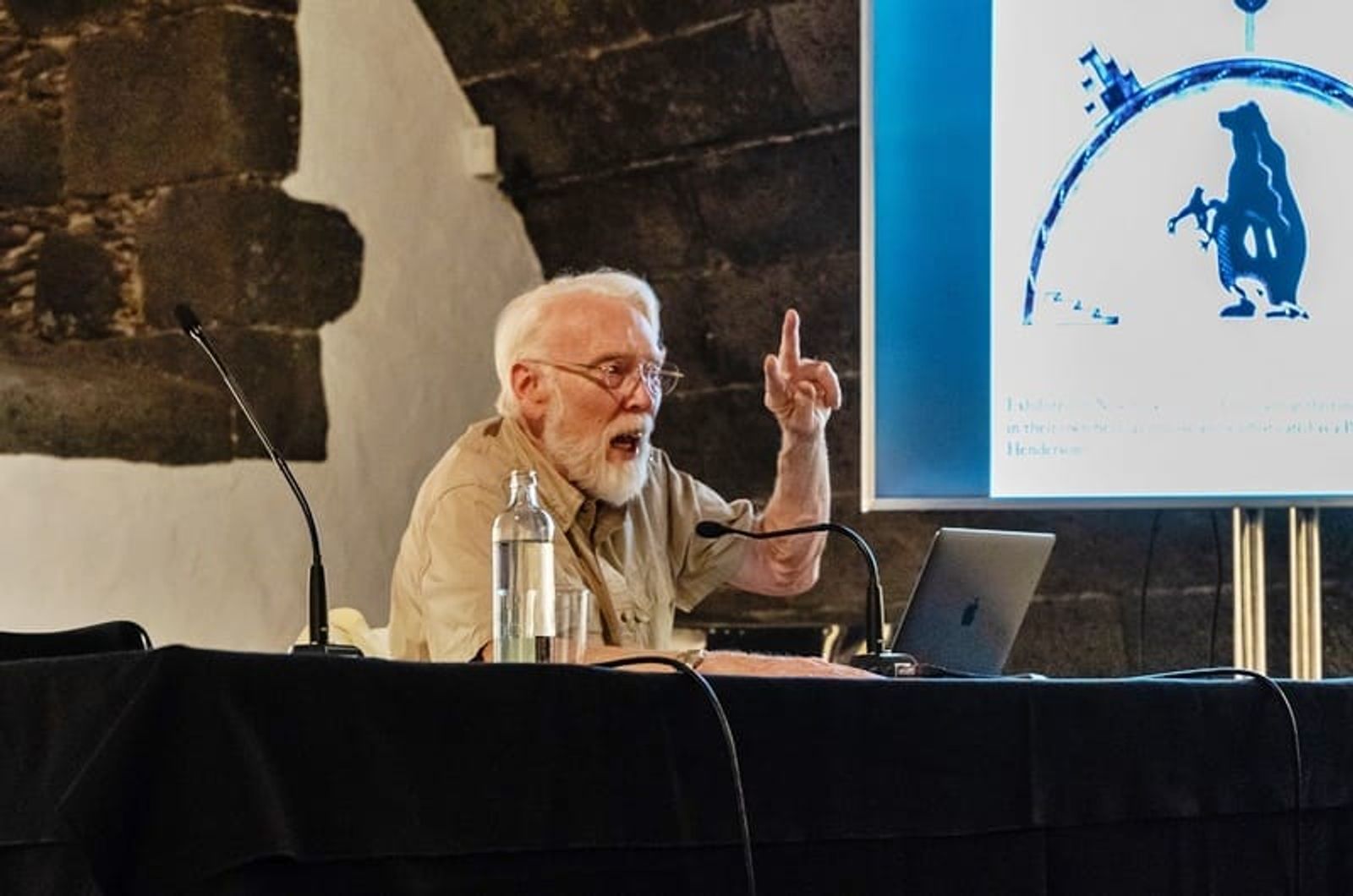 Dean MacCannell: “Los artistas inventan formas nuevas que ponen en unión a locales y turistas”