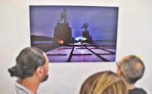 La Casa de la Cultura de Yaiza exhibe la magia del lightpainting en la exposición ‘Yaiza es luz’