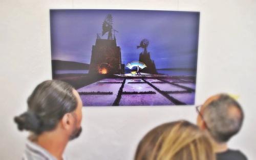 La Casa de la Cultura de Yaiza exhibe la magia del lightpainting en la exposición ‘Yaiza es luz’