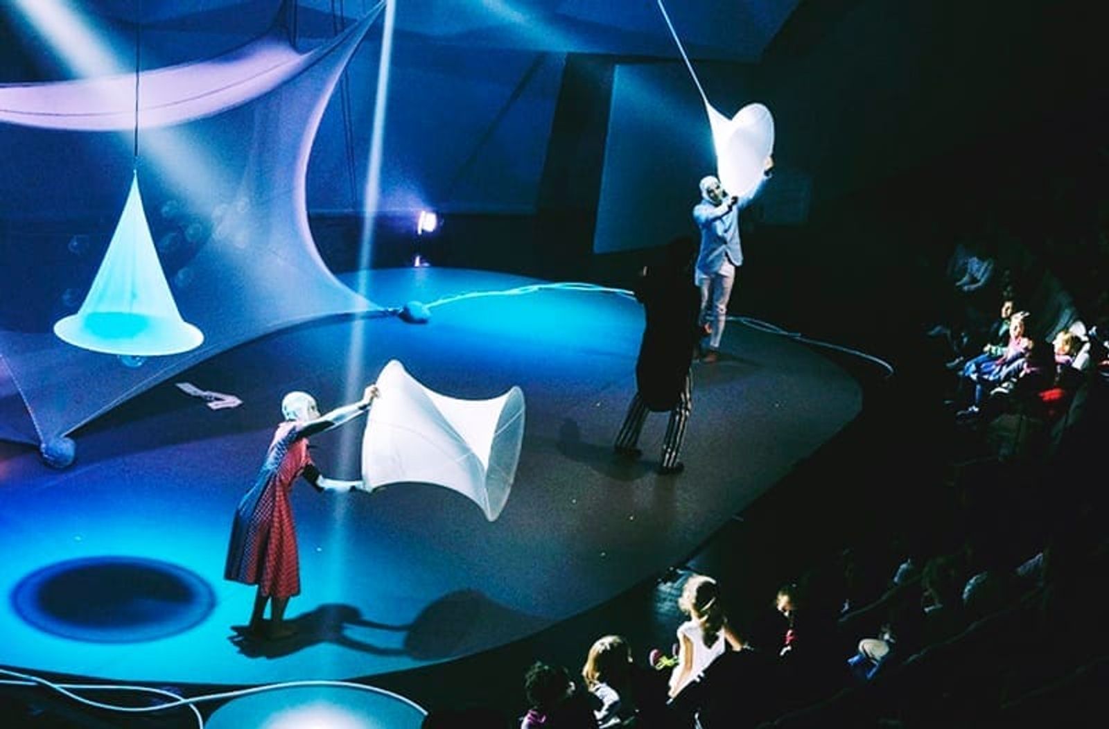 La danza y el teatro de unen para crear ‘Eti-queta’, espectáculo familiar que reflexiona sobre quiénes somos