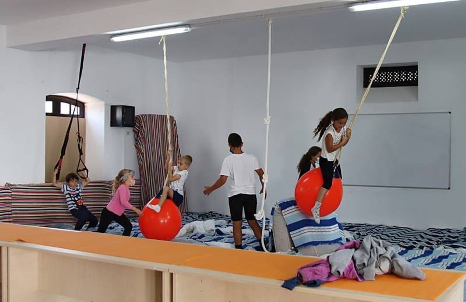 Tías organiza actividades de verano en Tegoyo y clases de skate para los más pequeños
