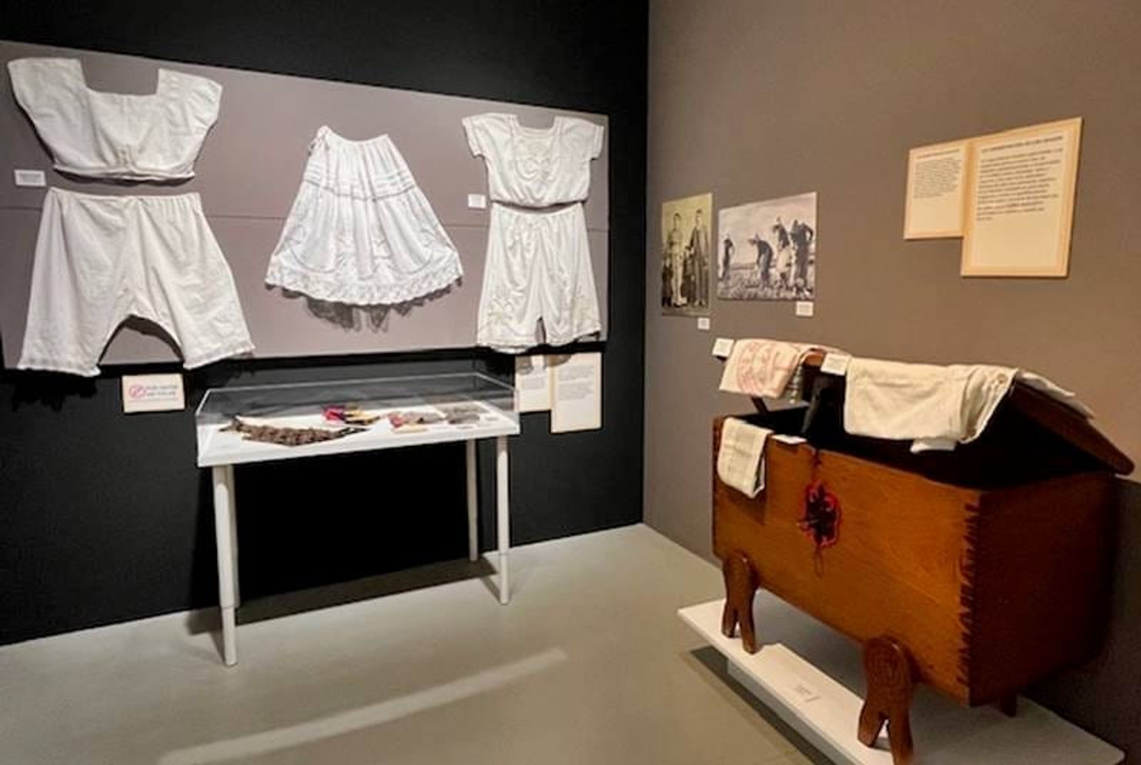 ‘Vestir la ropa blanca: una mirada al interior’, nueva exposición de la Casa Amarilla