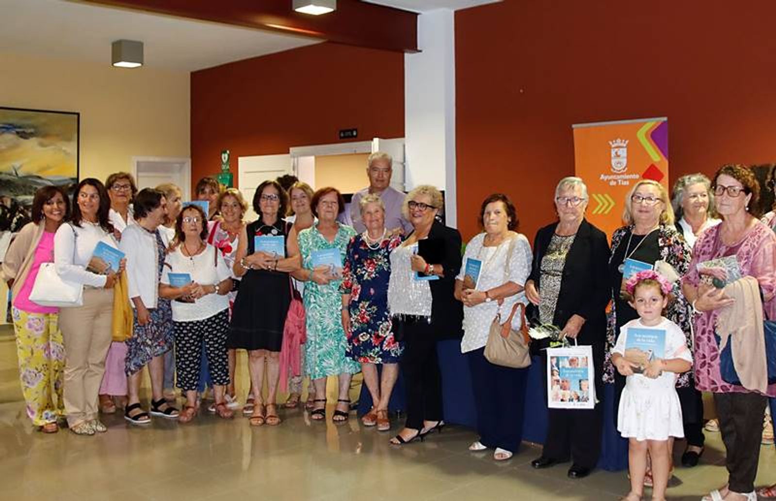 Presentado ‘Los secretos de la vida’, libro con 12 testimonios de personas vinculadas a Tías