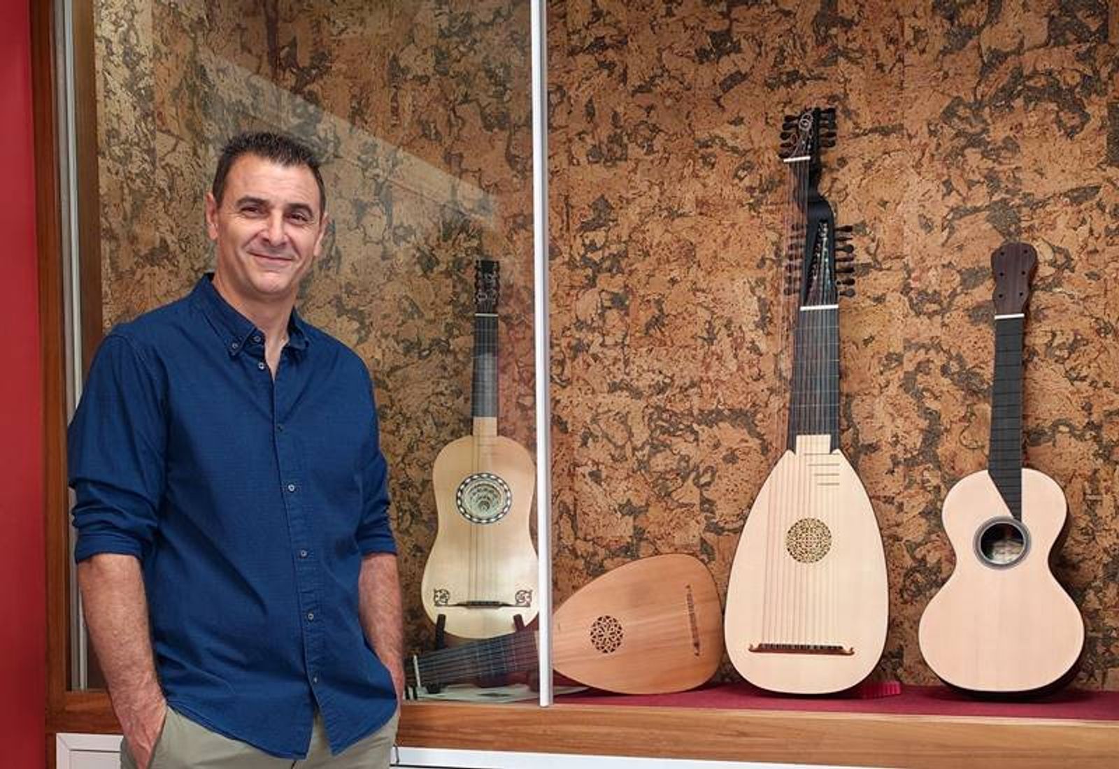 ‘Madera de Luthier’: El Arte de Paco Dorta Paco Dorta, único artesano de Canarias y vecino de Haría