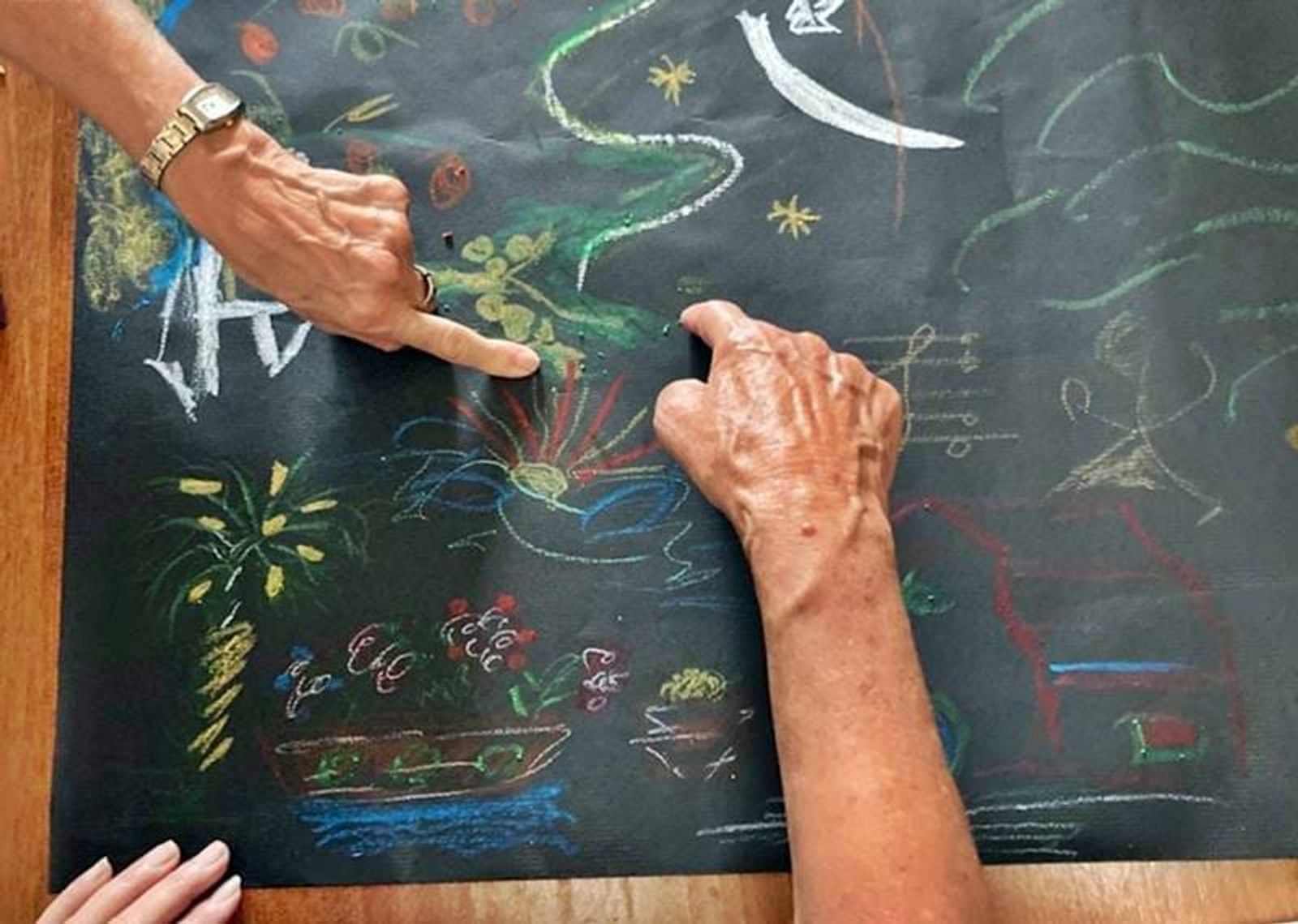 Tías retoma el taller de arteterapia `AmArte´ para los mayores del municipio