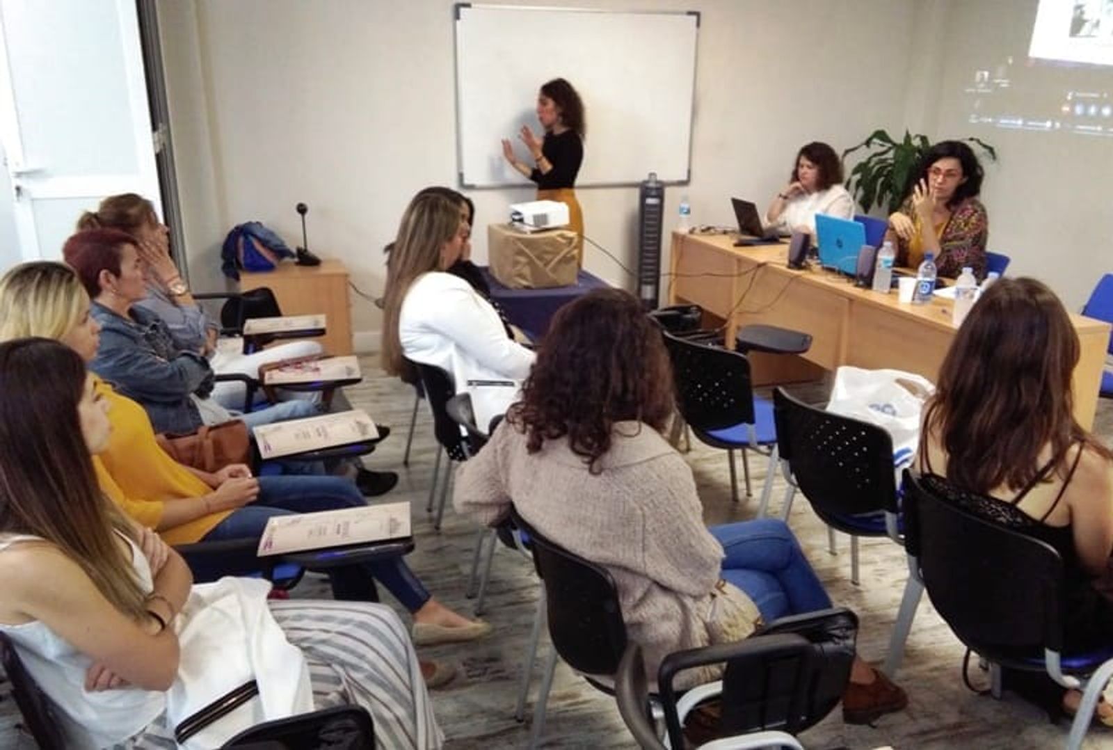 Radio Ecca y Ayuntamiento de Tías ofertan gratuitamente una docena de cursos online
