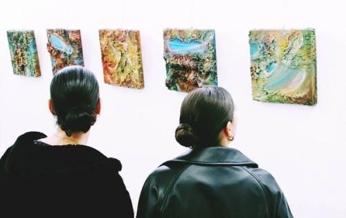 José Melián presenta en Yaiza la muestra ‘Reflejos y Sombras’, un viaje pictórico por los paisajes de Lanzarote