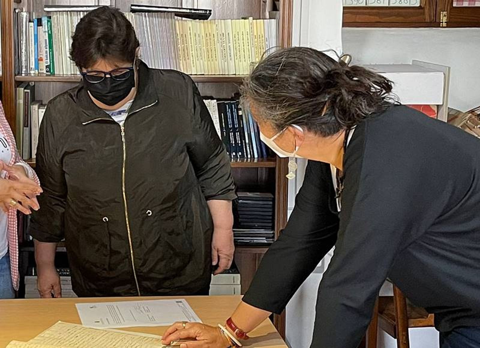 Teguise sigue con los trabajos de restauración de los documentos más antiguos de su Archivo Histórico