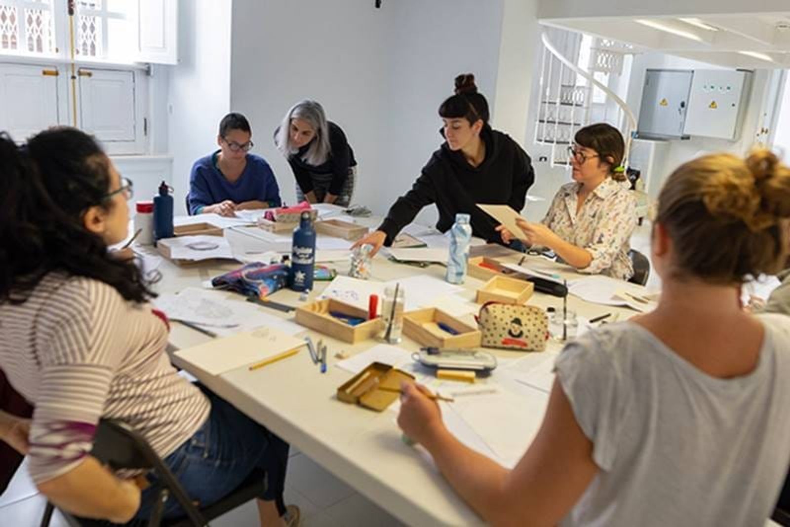 El taller ‘Territorios velados’ acerca el arte surrealista a la Biblioteca Insular