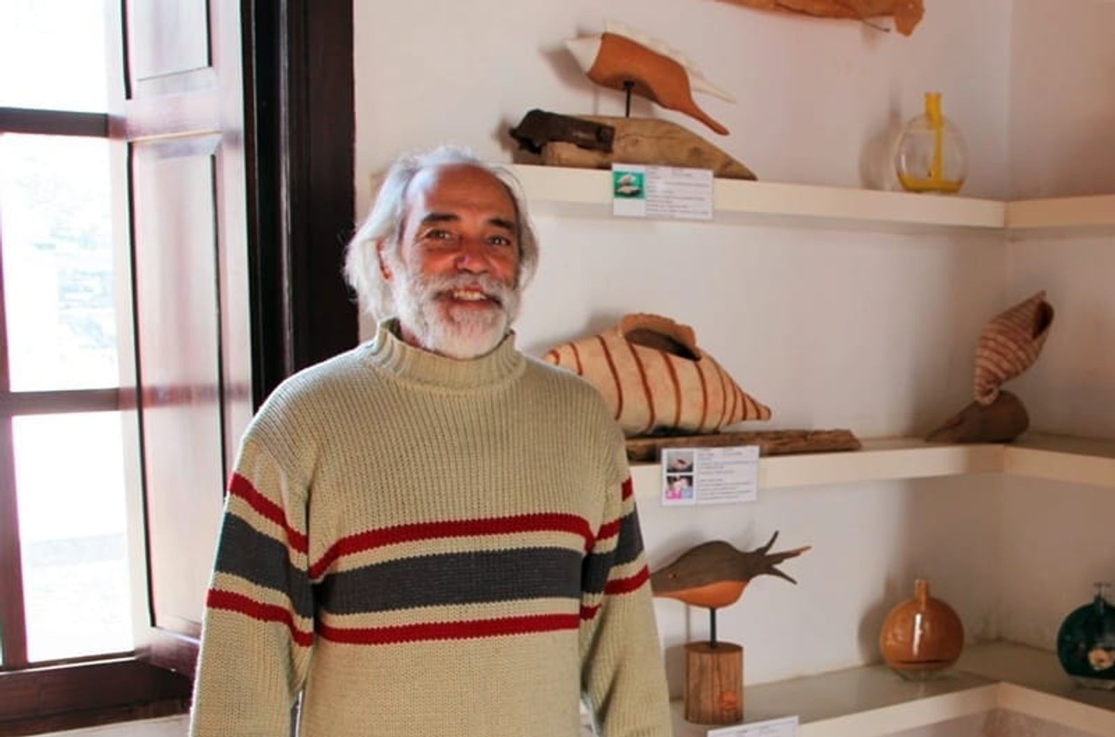 El ceramista Tino Alemán expone una treintena de sus obras en Yaiza