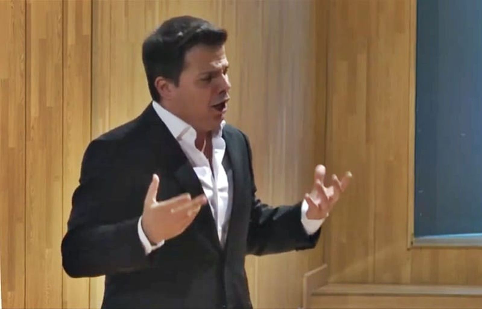 [Vídeo] Recital de Pancho Corujo en el Salón Indieras