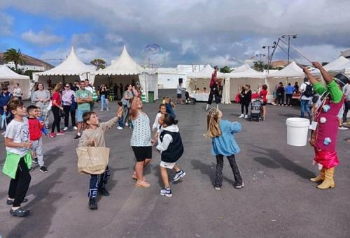 El Mercado de Uga se llena de vida con actividades festivas este noviembre