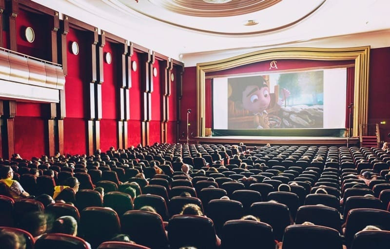 Los españoles pasan una media de 266 horas anuales consumiendo cine y ven 10 películas al mes