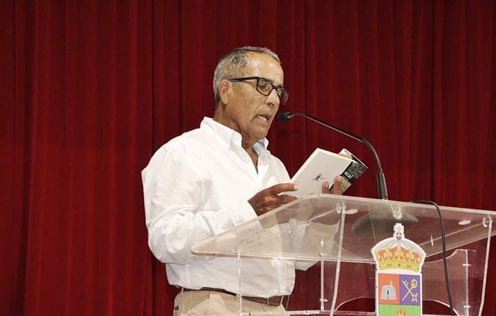Jaime Quesada presenta en Yaiza su nuevo libro de poesía ‘Alongado al brocal’