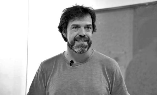 Ernesto Ganuza imparte una conferencia sobre innovación democrática en el siglo XXI