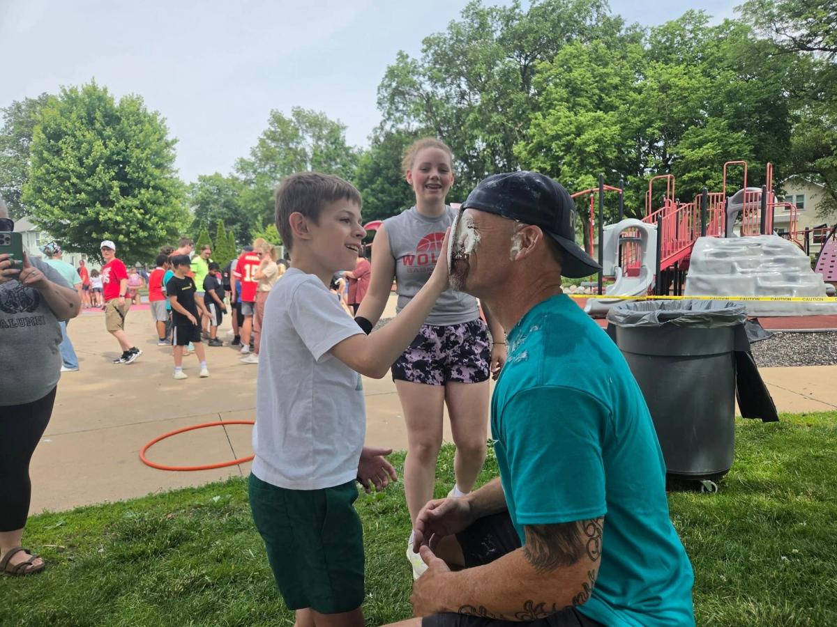 officer roen getting pied in the face