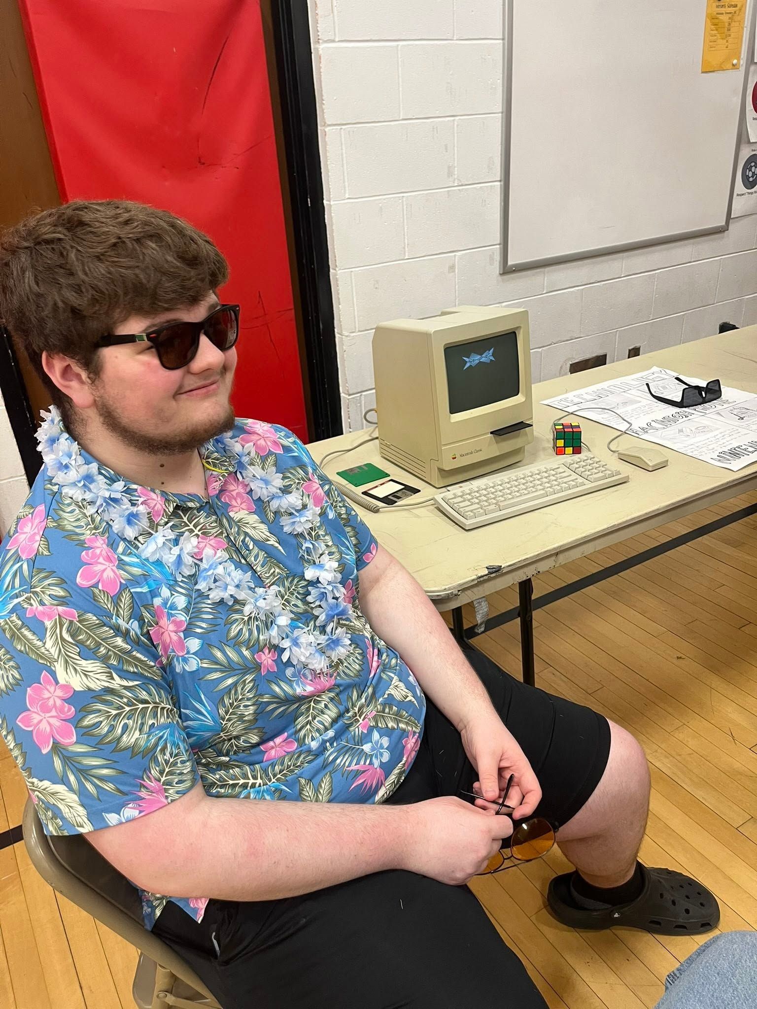 student with old apple computer