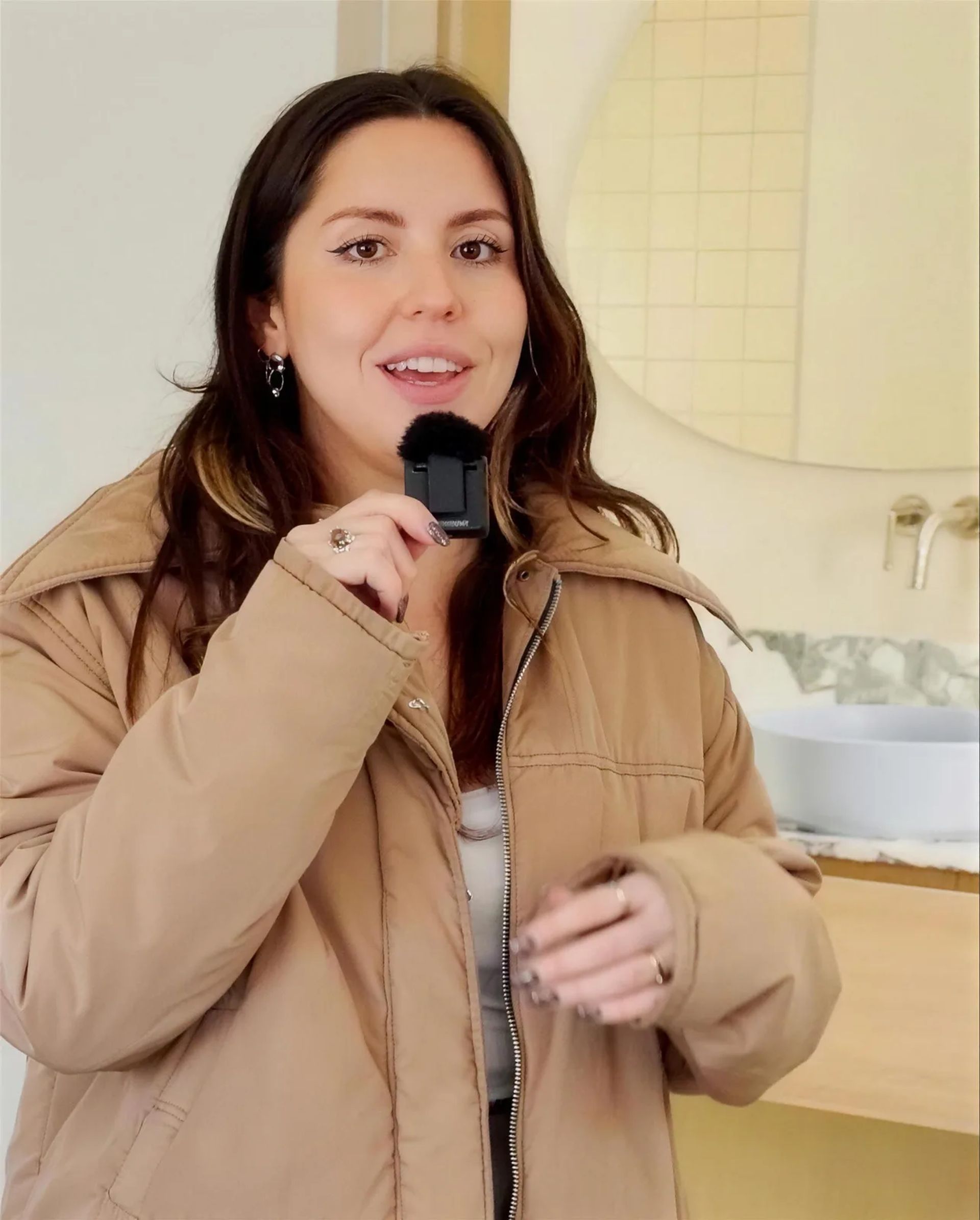 Integrante de dakota estudio en el baño de Casa Lavanda