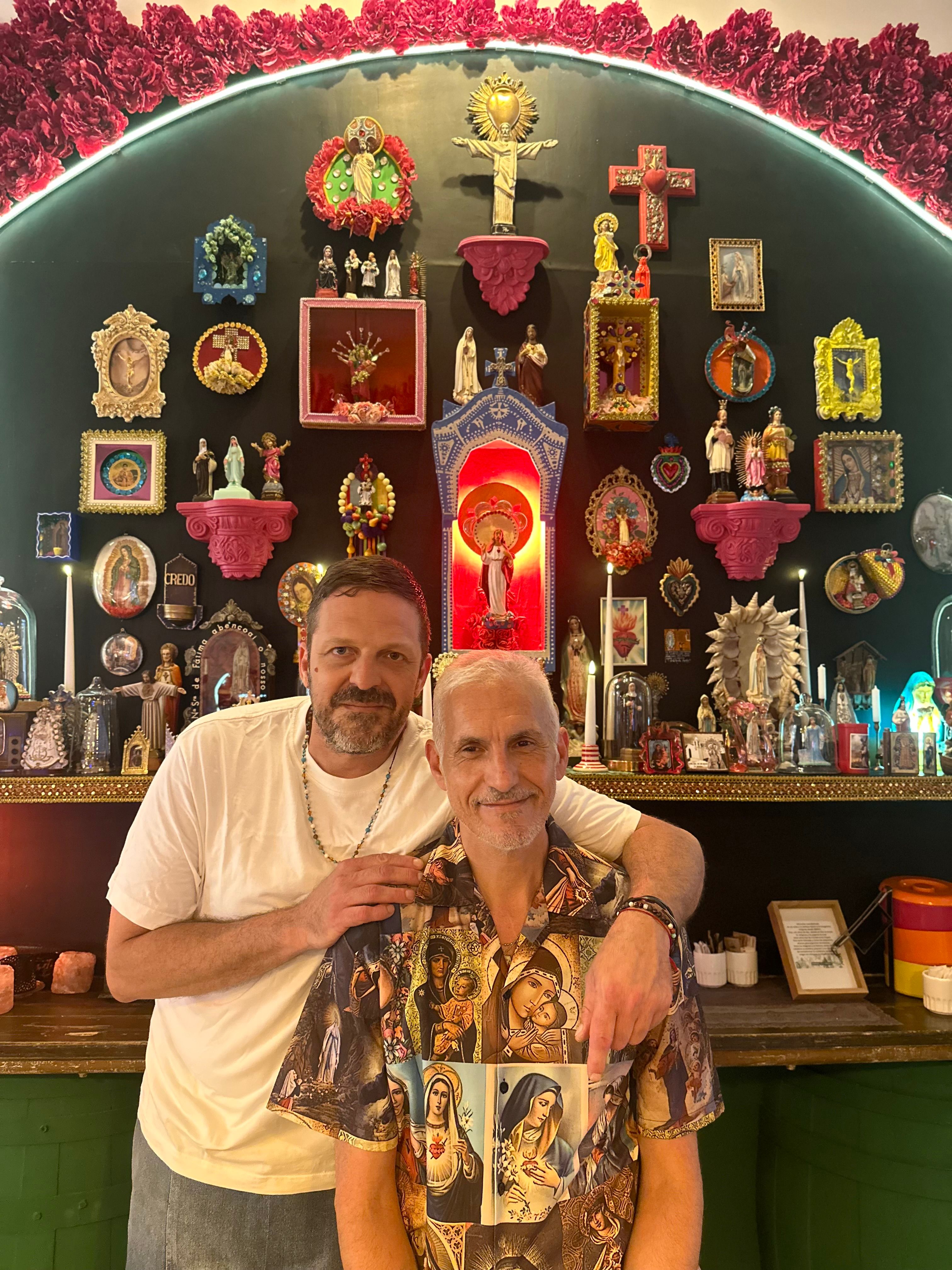 Jose y Gaspar en uno de los altares