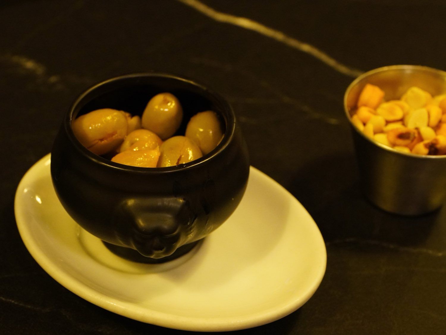 Aceitunas y picoteo para acompañar