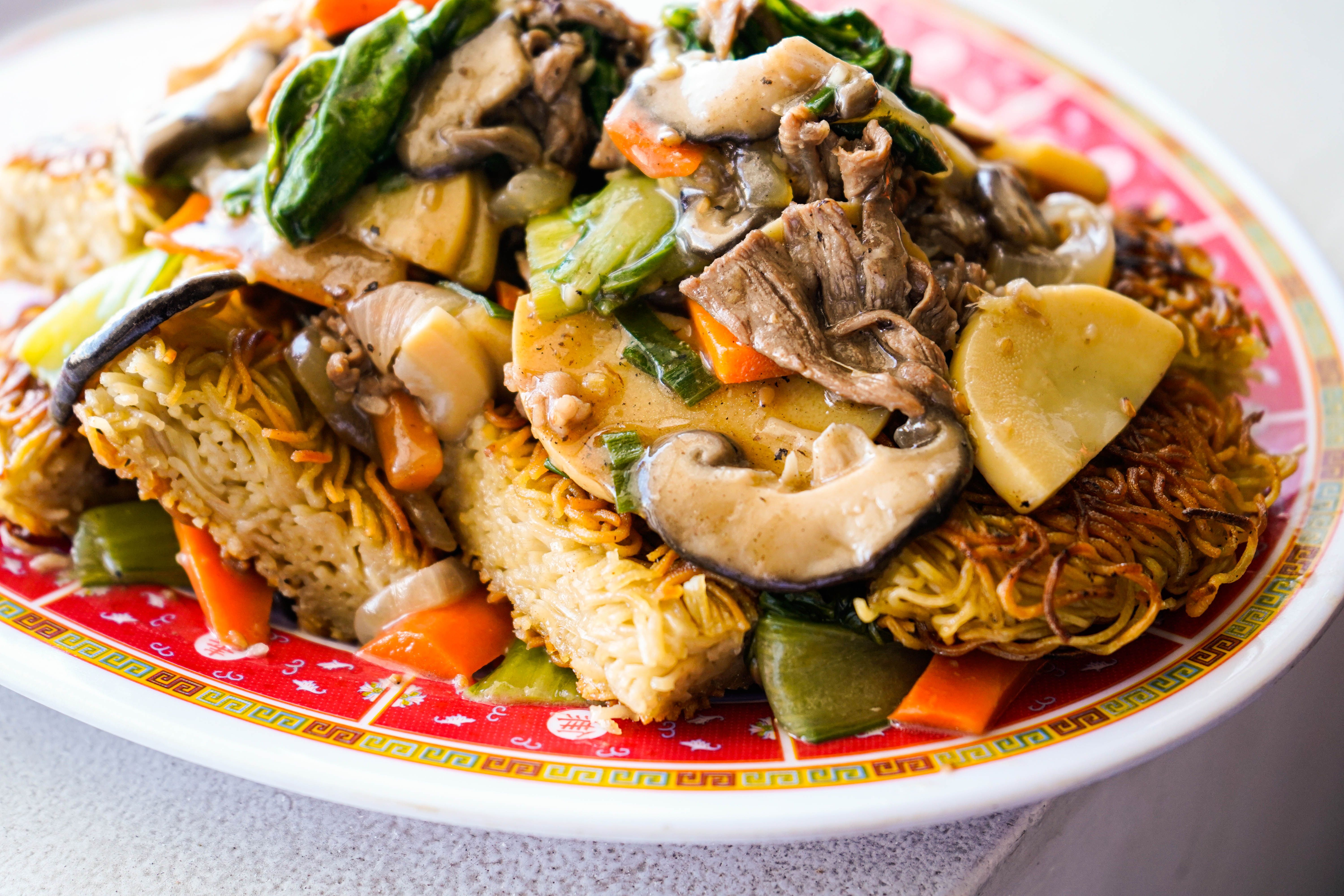 hawaii-style Cake Noodle topped with a gravy-like sauce on a dish