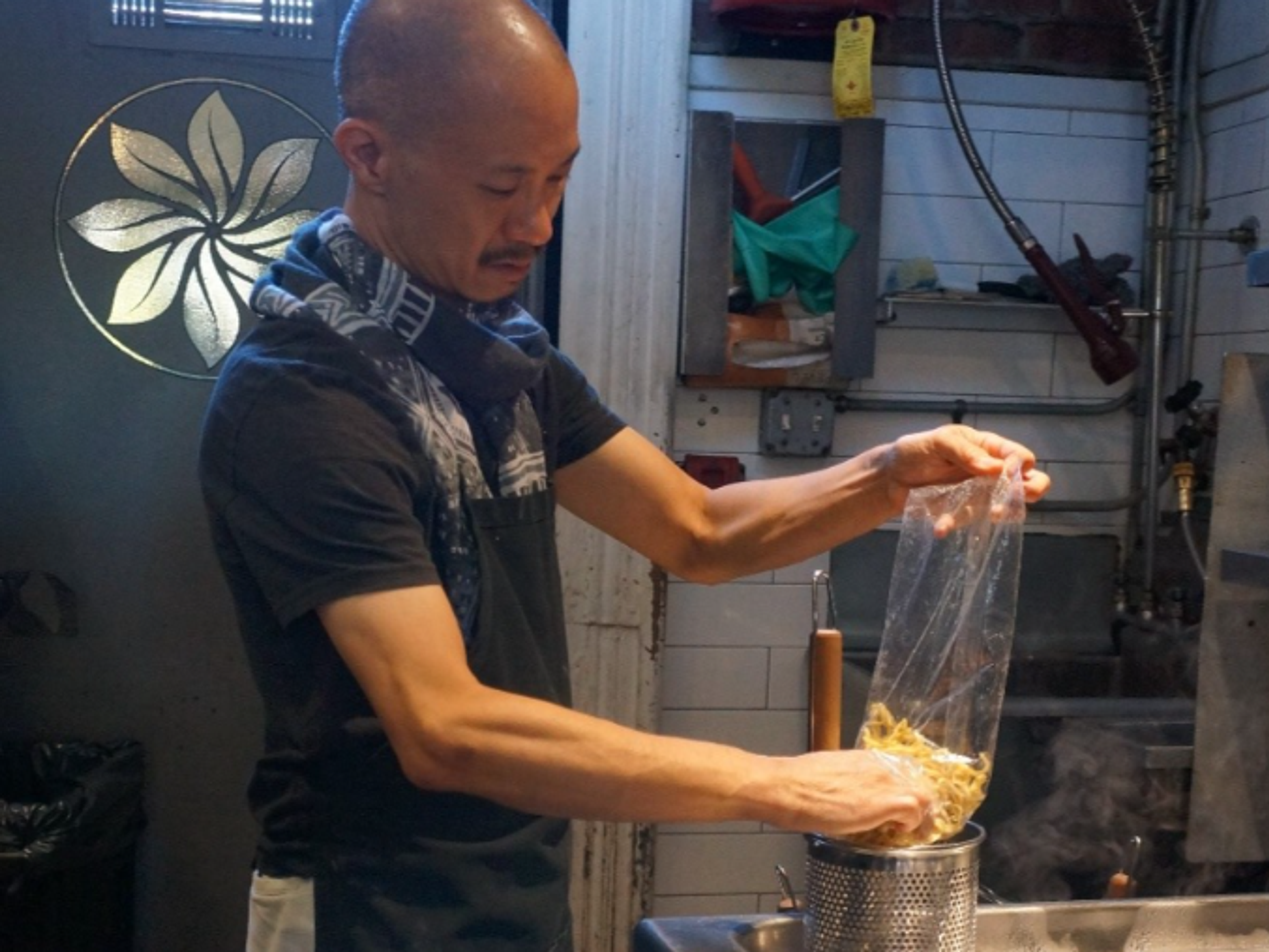 picture of Steven Tseng preparing a dish at his restaurant pinwheel garden