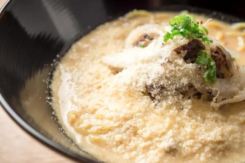 Close up image of Miso curry ramen on black plate