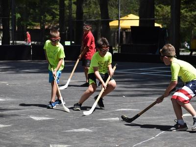kids playing street hockey at Rambling Pines Day Camp