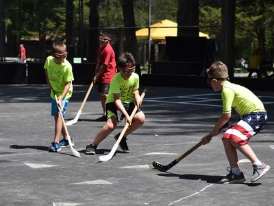 kids playing street hockey at Rambling Pines Day Camp